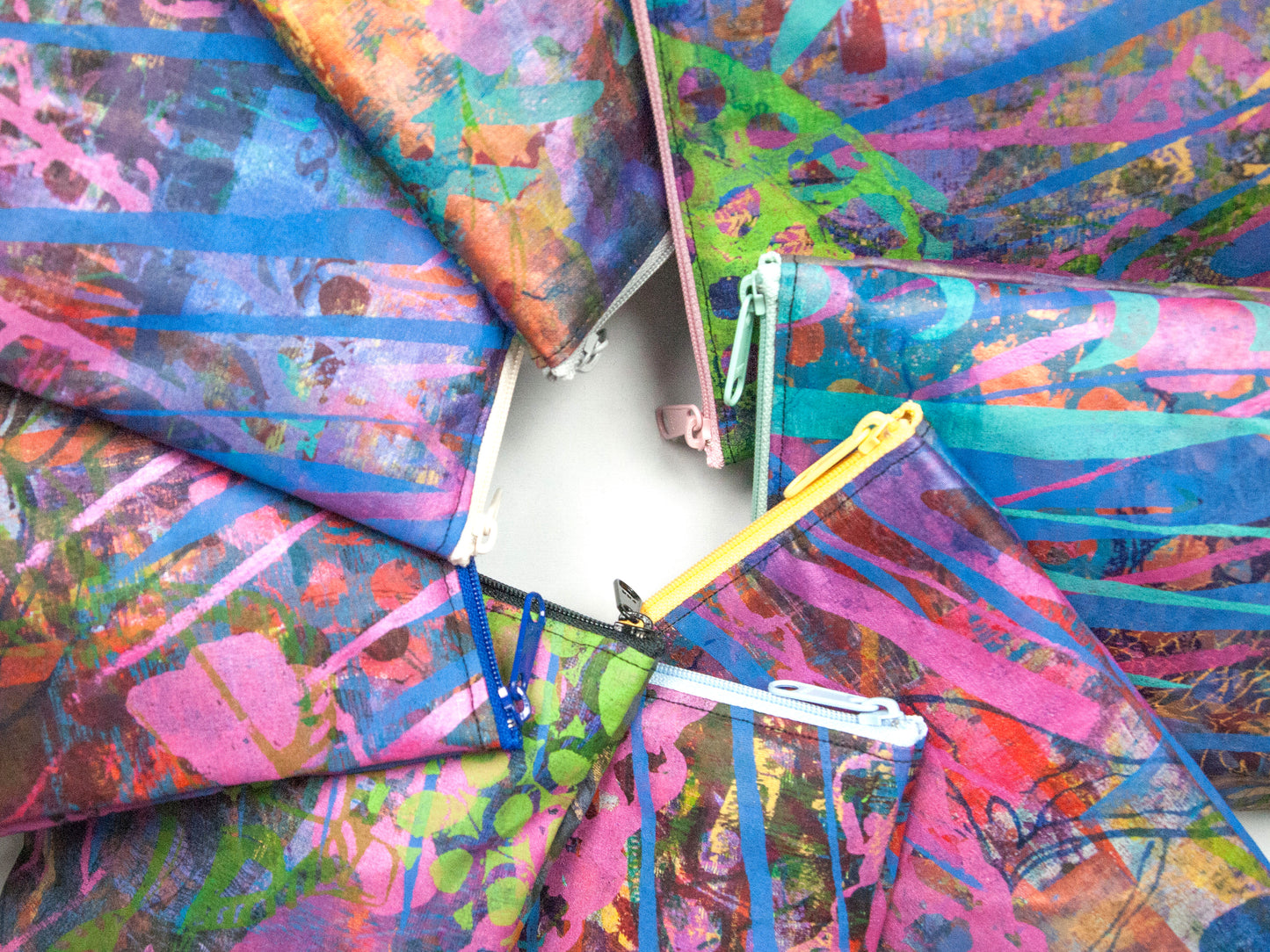 Print Table Drop-clothe Zip Pouch